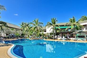 هتل First Bungalow Beach Resort