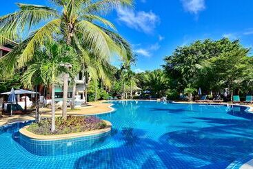 هتل First Bungalow Beach Resort