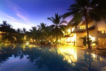 هتل First Bungalow Beach Resort