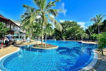 هتل First Bungalow Beach Resort