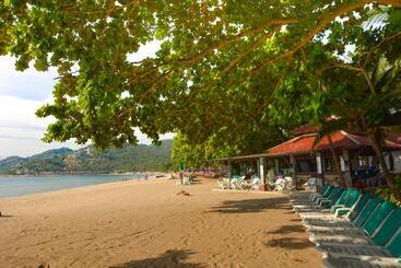 هتل First Bungalow Beach Resort