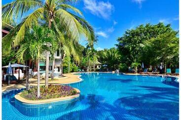 هتل First Bungalow Beach Resort