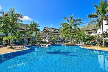 هتل First Bungalow Beach Resort