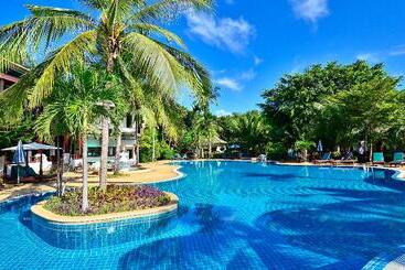 هتل First Bungalow Beach Resort