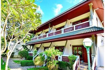 هتل First Bungalow Beach Resort