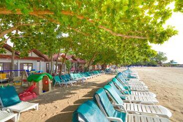 هتل First Bungalow Beach Resort
