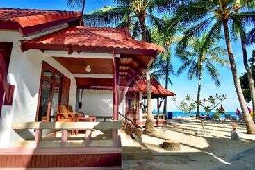 هتل First Bungalow Beach Resort