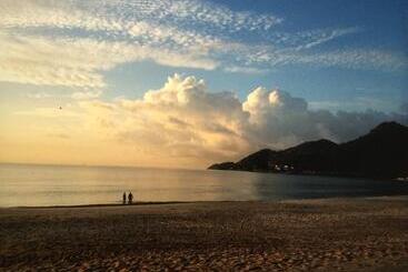 هتل First Bungalow Beach Resort