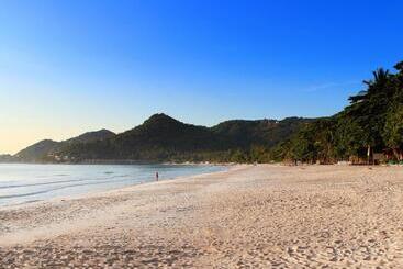 هتل First Bungalow Beach Resort