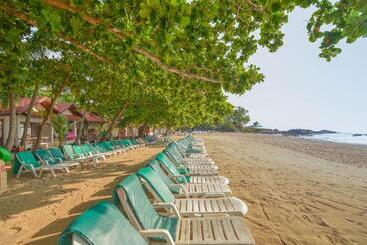 هتل First Bungalow Beach Resort