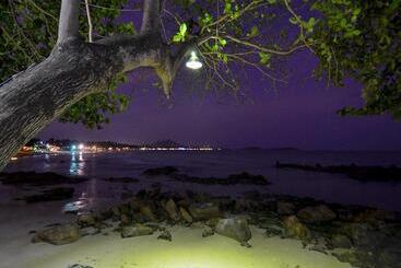 هتل First Bungalow Beach Resort