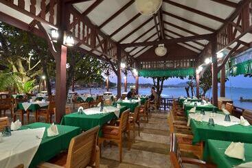 هتل First Bungalow Beach Resort
