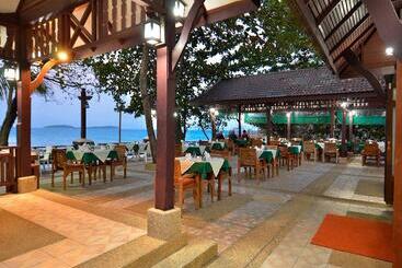هتل First Bungalow Beach Resort