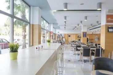 هتل Holiday Inn Express Madrid Alcorcón, An Ihg