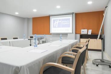 هتل Holiday Inn Express Madrid Alcorcón, An Ihg