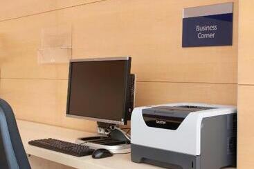 هتل Holiday Inn Express Madrid Alcorcón, An Ihg
