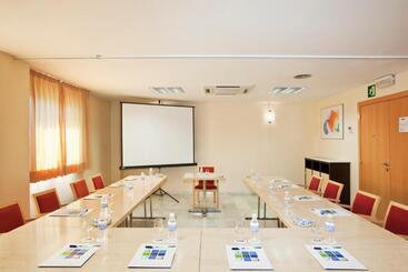 هتل Holiday Inn Express Madrid Alcorcón, An Ihg