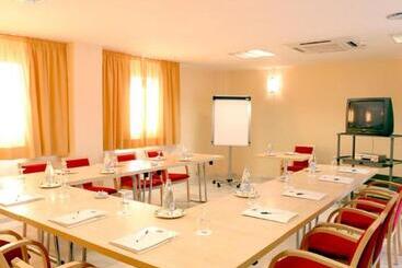 هتل Holiday Inn Express Madrid Alcorcón, An Ihg