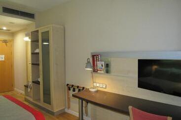 هتل Holiday Inn Express Madrid Alcorcón, An Ihg
