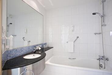 هتل Holiday Inn Express Madrid Alcorcón, An Ihg