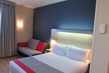 هتل Holiday Inn Express Madrid Alcorcón, An Ihg