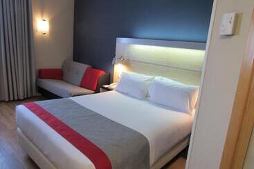 هتل Holiday Inn Express Madrid Alcorcón, An Ihg