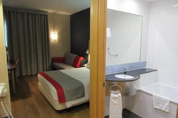 هتل Holiday Inn Express Madrid Alcorcón, An Ihg