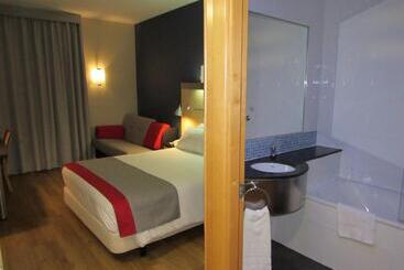 هتل Holiday Inn Express Madrid Alcorcón, An Ihg