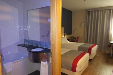 هتل Holiday Inn Express Madrid Alcorcón, An Ihg