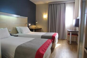 هتل Holiday Inn Express Madrid Alcorcón, An Ihg