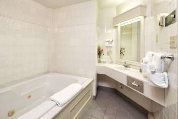 Inn On The Lake, Ascend Hotel Collection