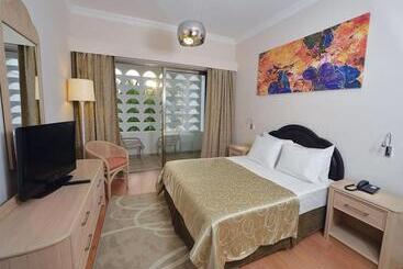 هتل Jasmine Court