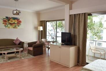 هتل Jasmine Court