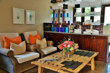 هتل Kwa Maritane Bush Lodge