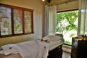 هتل Kwa Maritane Bush Lodge