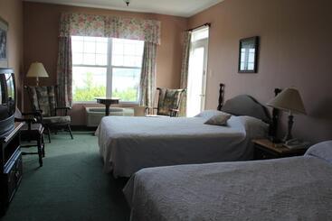 هتل Lynwood Inn