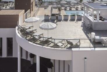 هتل Mercure Villeneuve Loubet Plage