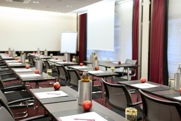 هتل Mercure Villeneuve Loubet Plage