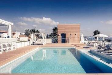 هتل Mercure Villeneuve Loubet Plage