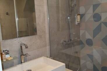 هتل Mercure Villeneuve Loubet Plage