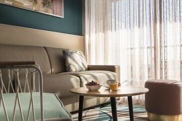 هتل Mercure Villeneuve Loubet Plage