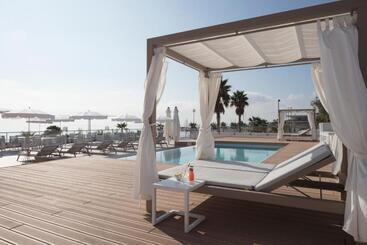 هتل Mercure Villeneuve Loubet Plage