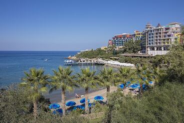 Merit Crystal Cove Hotel Casino & Spa
