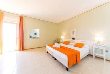 هتل Paradise Beach Resort