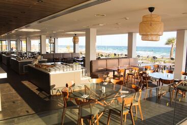 هتل Piere Anne Beach