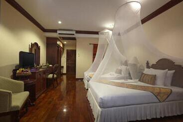 هتل Santi Resort & Spa