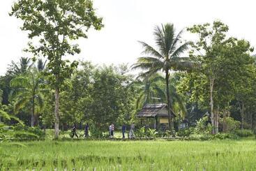 هتل Santi Resort & Spa