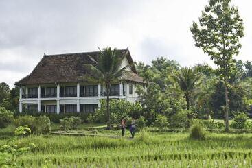 هتل Santi Resort & Spa