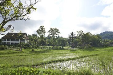 هتل Santi Resort & Spa
