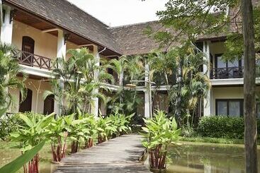 هتل Santi Resort & Spa